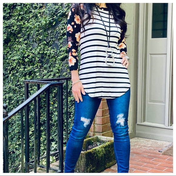 ✨LAST ONES✨Stripe floral raglan sleeves top - Picture 6 of 8
